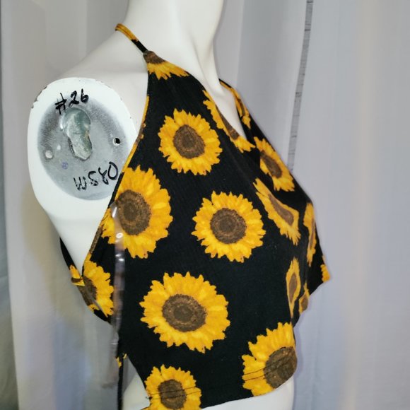 Rue21 - Haltered Backless Crop Top - Picture 6 of 7